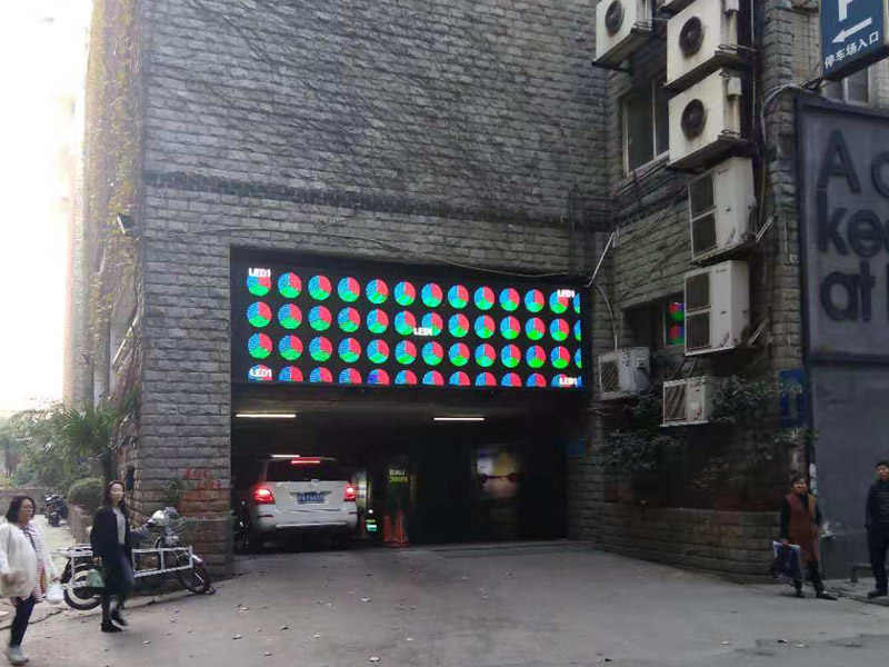 中山路百盛LED大屏